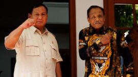 Menteri Pertahanan RI Prabowo Subianto mengunjungi Yogyakarta langsung menjenguk mantan komandannya, Subagyo Hadi Siswoyo. (Dok. Tim Media Prabowo Subianto)