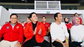 Menteri Pertahanan Prabowo bersama Presiden Jokowi dan Ketua Umum PSSI Erick Thohir. (Instagram.com/@prabowo)