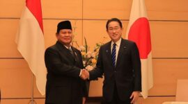 Presiden terpilih Prabowo Subianto menerima ucapan selamat secara langsung dari Perdana Menteri Jepang Fumio Kishida.(Dok. Tim Media Prabowo)
